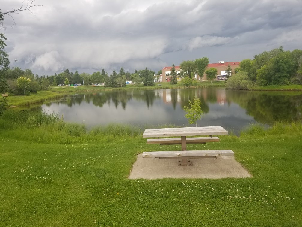Broadmoor Lake Park景点图片