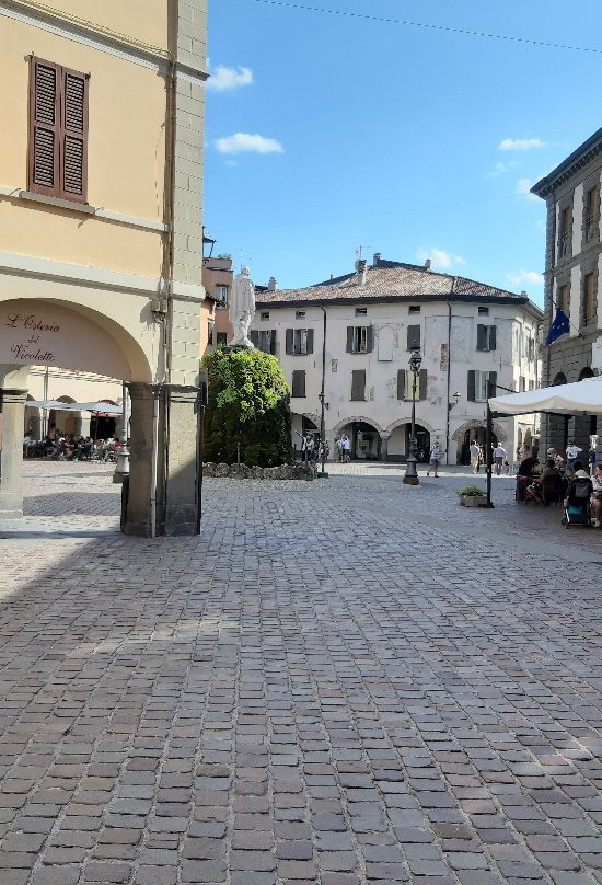 Piazza Garibaldi-伊塞奥必去景点