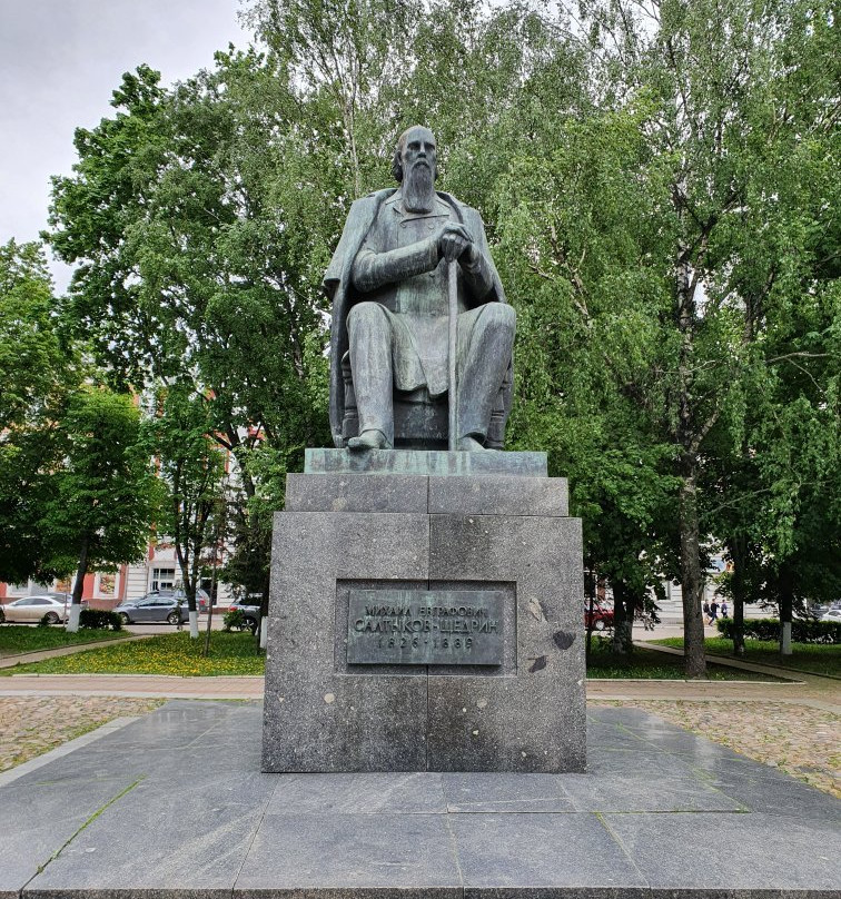 Monument to Saltykov-Shhedrin景点图片