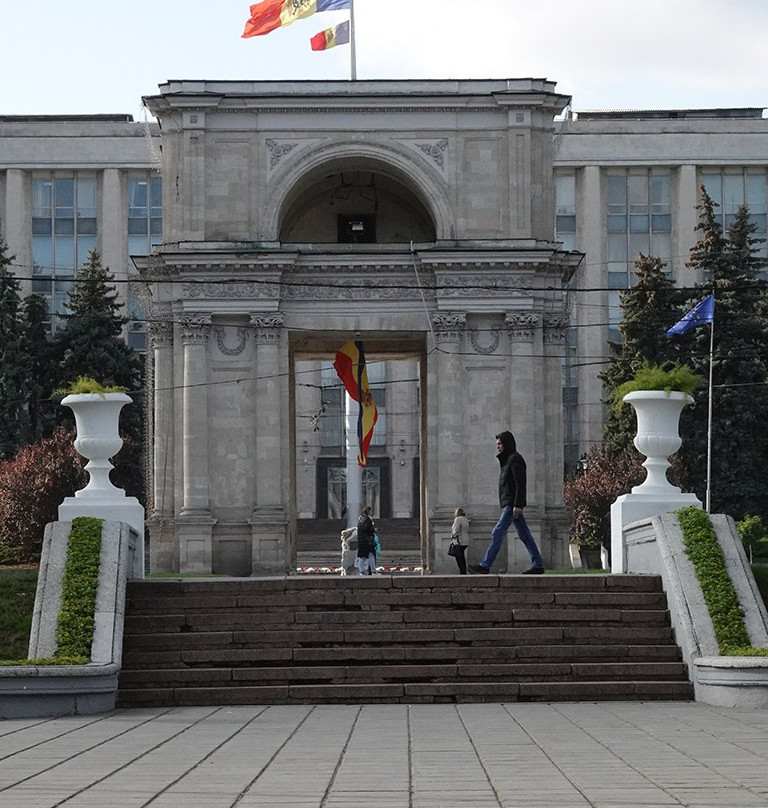 Triumphal Arch-基希讷乌必去景点