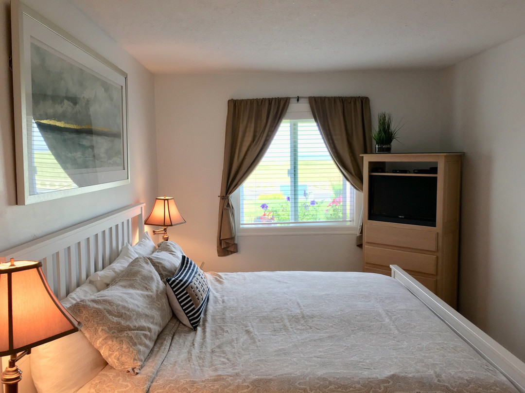 The Tradewinds Condominums主图