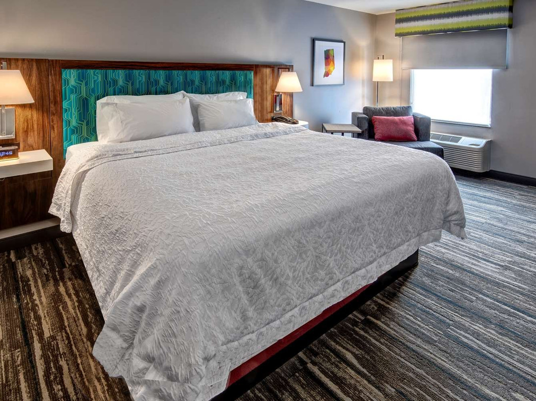 新奥尔巴尼路易斯维尔西欢朋酒店主图