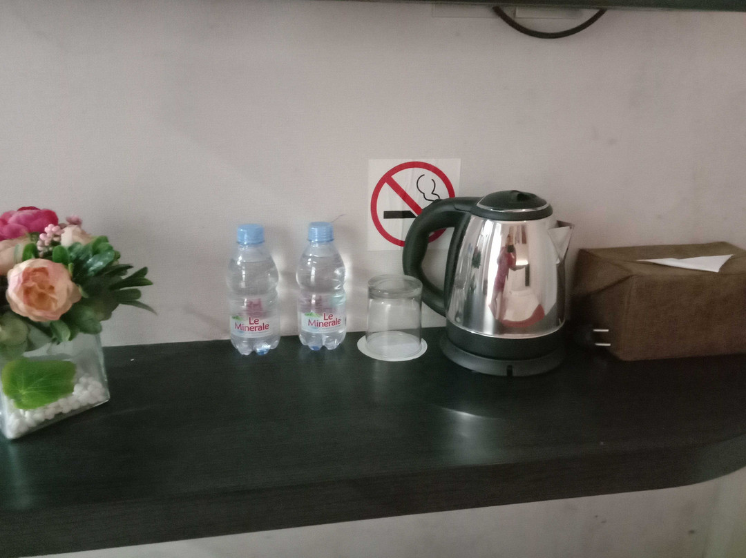 Front One Boutique Karawang主图