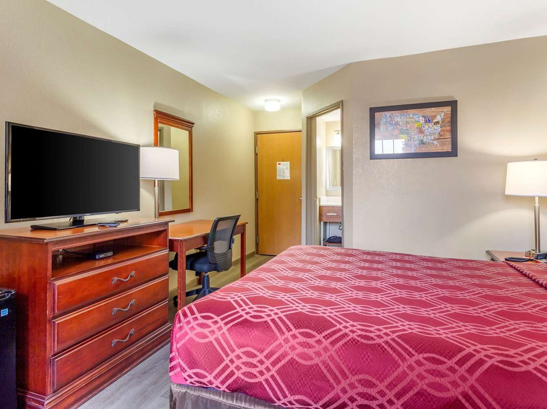 Econo Lodge Inn & Suites主图