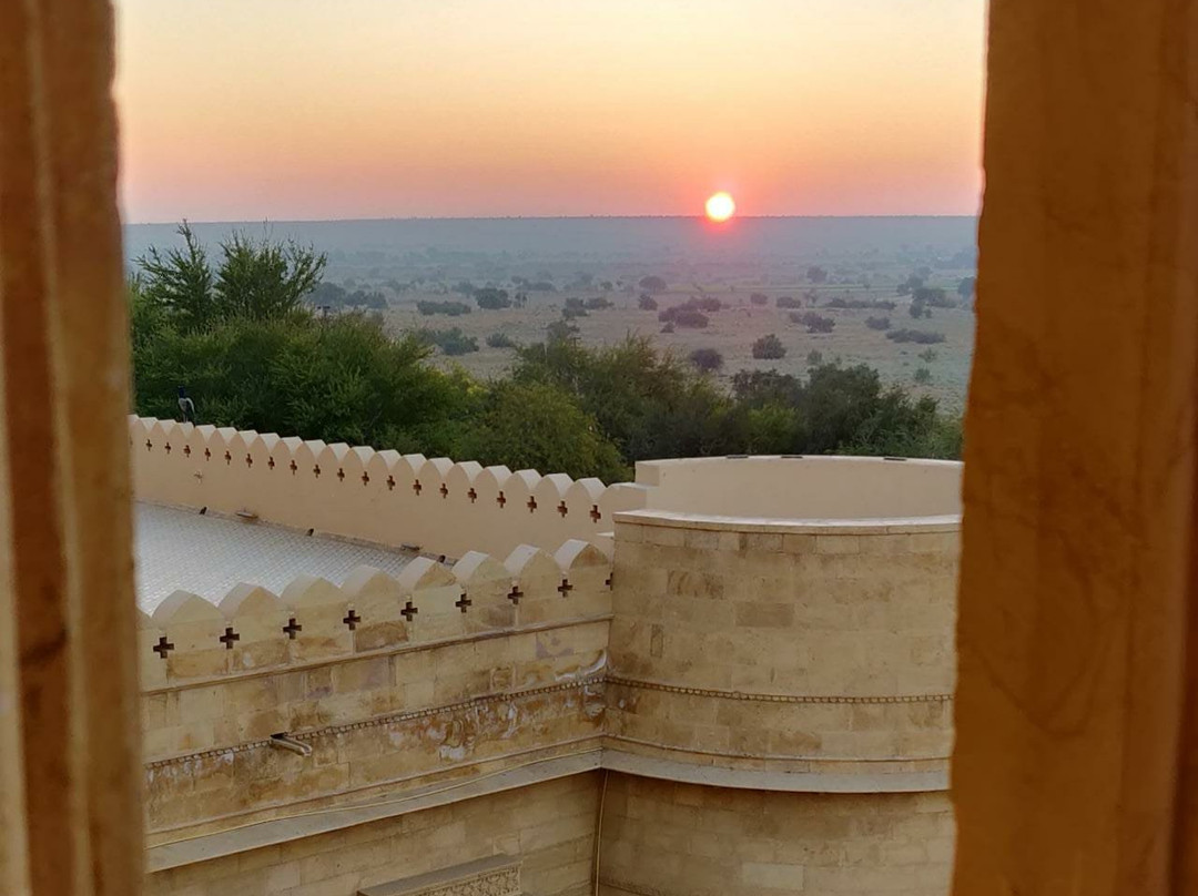 苏尔亚加酒店主图