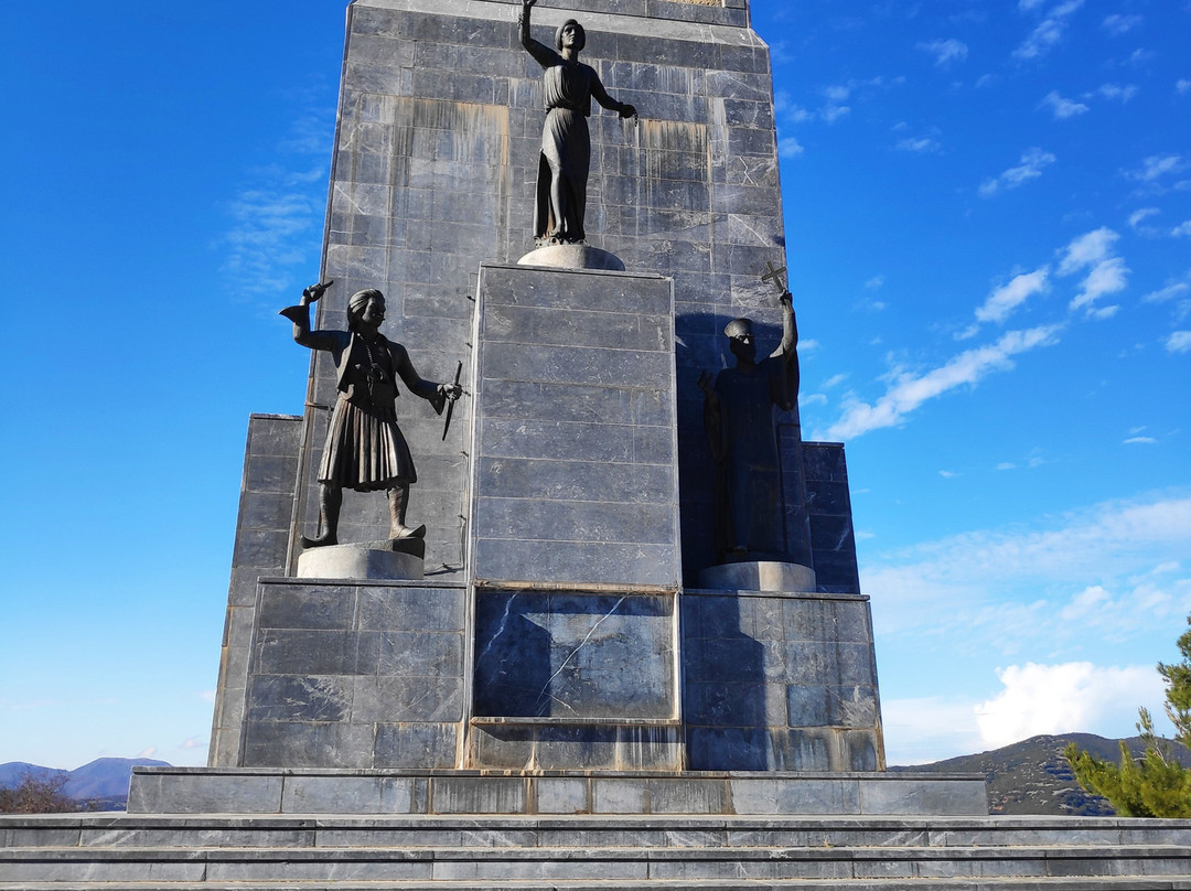 Monument to the Heroes of 1821-卡拉夫里塔必去景点