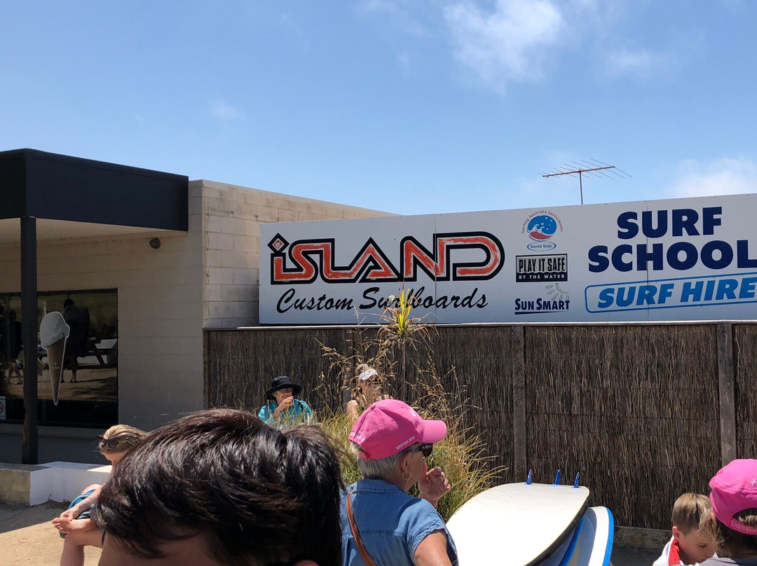 Island Surfboards & Surf School景点图片