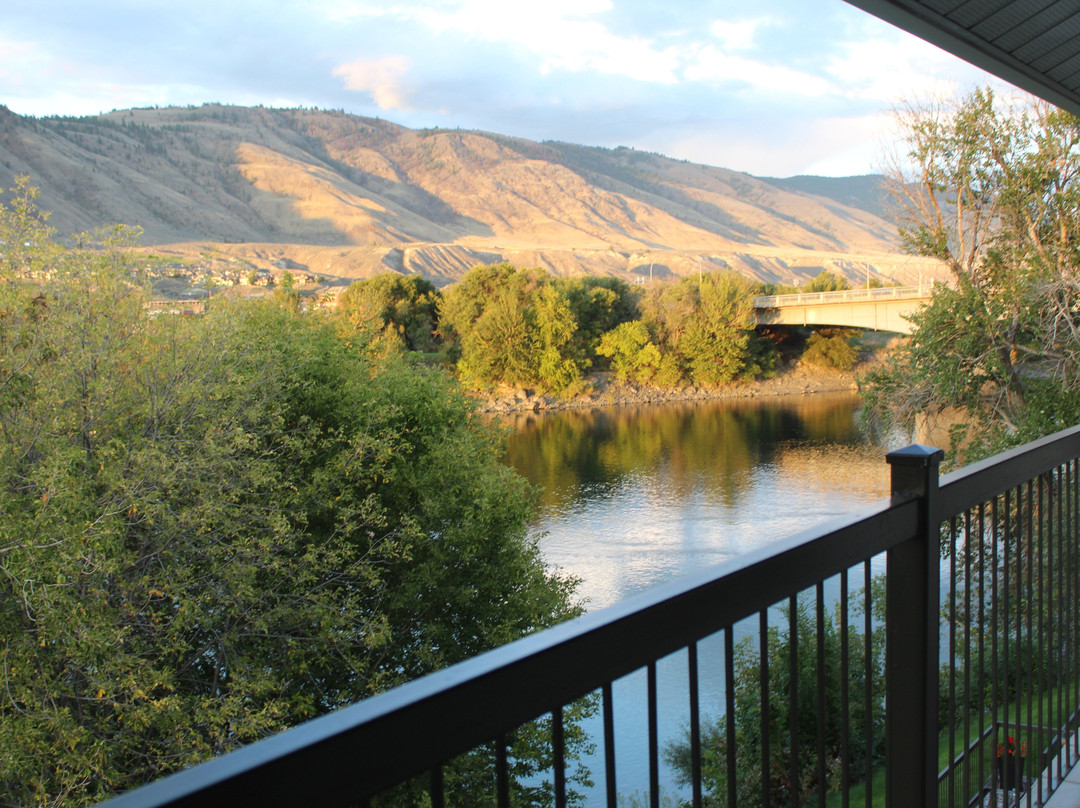 Riverland Inn & Suites主图