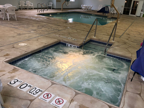 里彭鹅卵石套房酒店主图