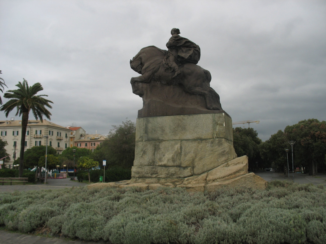 Monumento a Garibaldi-萨沃纳必去景点