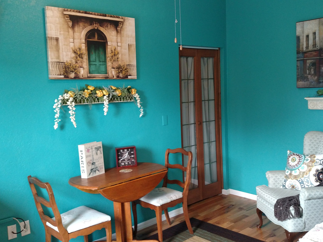 Always A Holiday主图