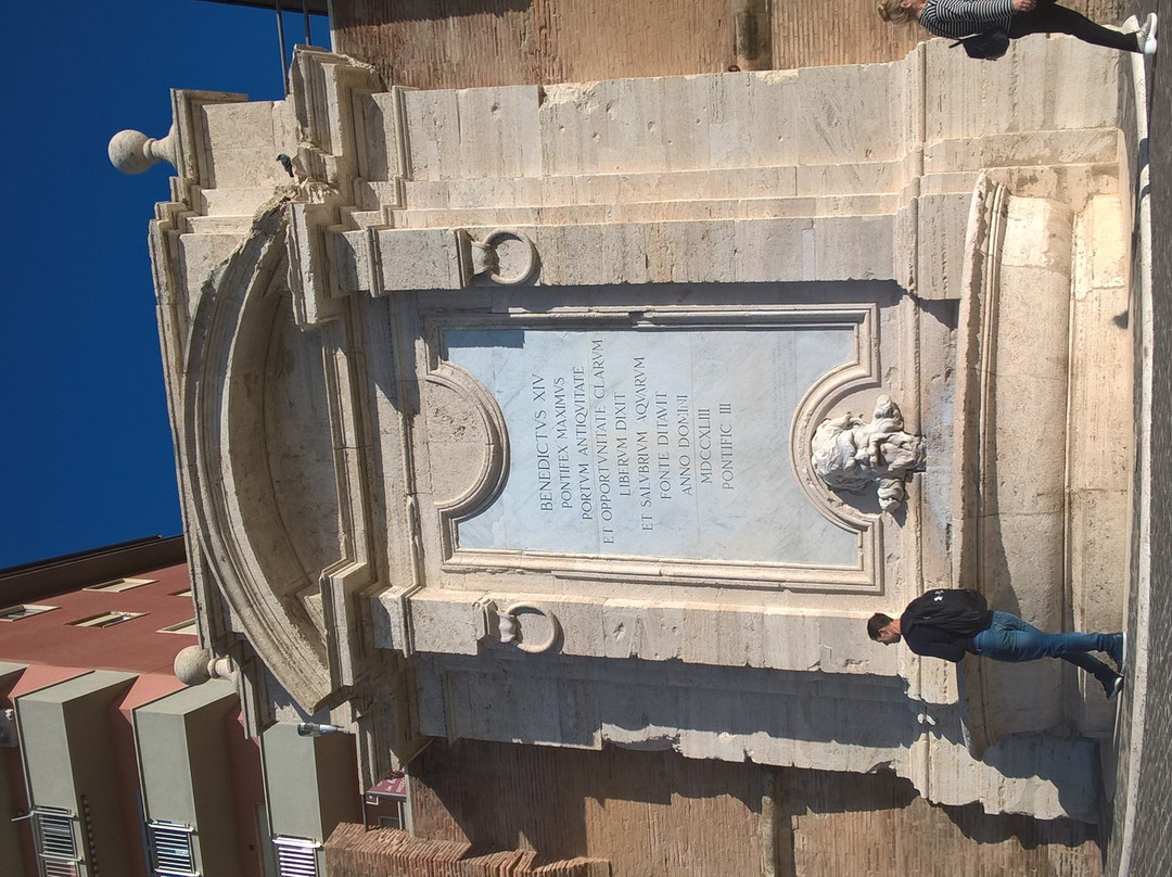 Fontana del Vanvitelli-奇维塔韦基亚必去景点