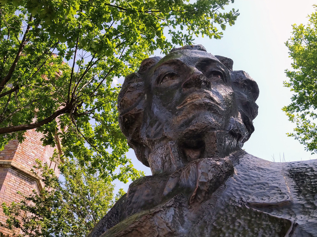 Statue of Pushkin-Orenburg必去景点
