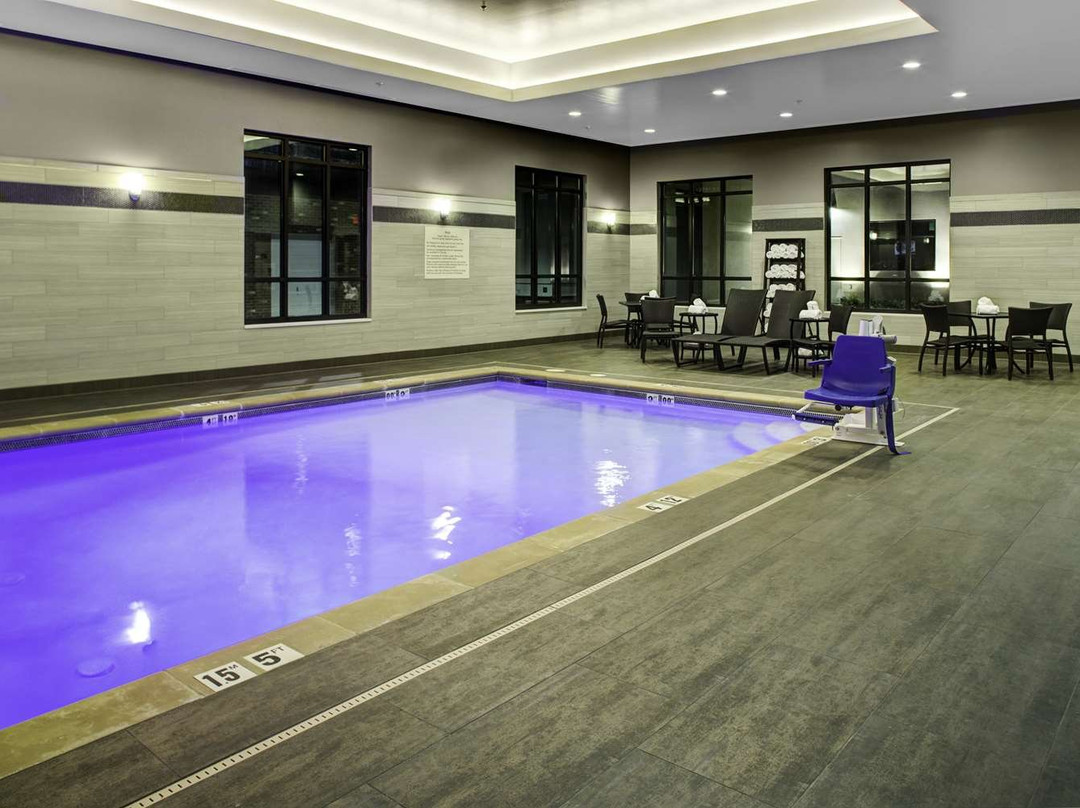 Hampton Inn & Suites Pittsburg Kansas Crossing主图