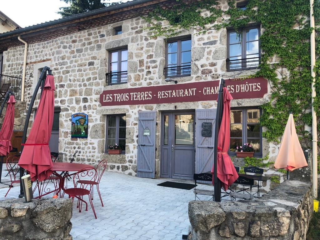 Les Trois Terres