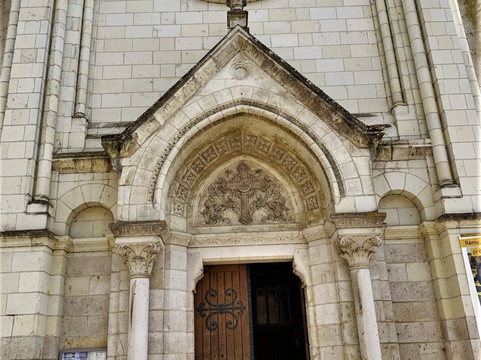 Eglise Sainte Geneviève-Luynes必去景点