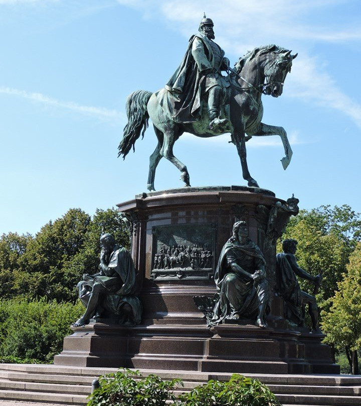 Reiterstandbild Friedrich Franz II景点图片