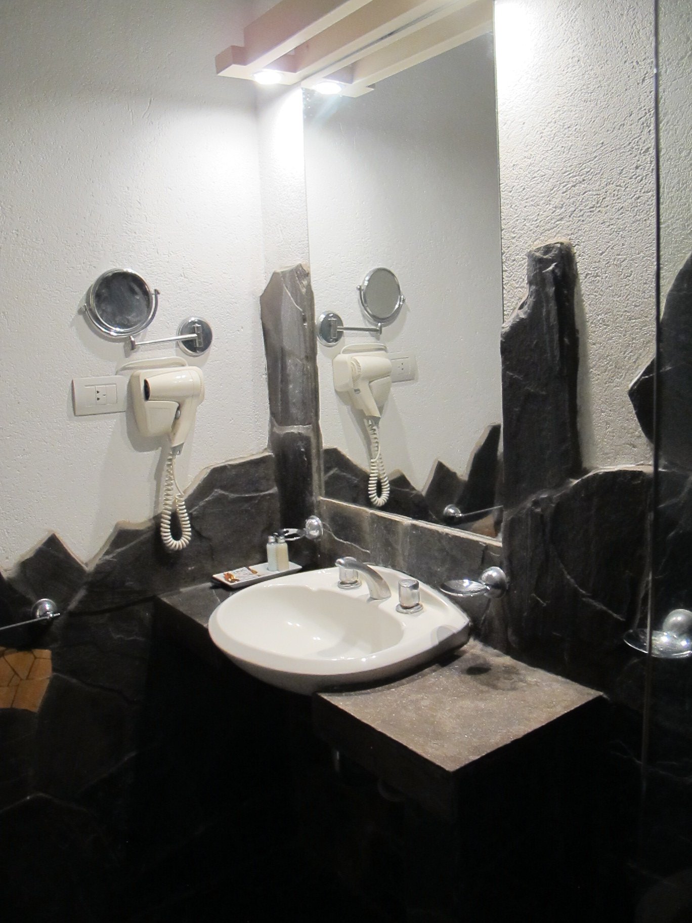 GH Hotel Boutique-浴室