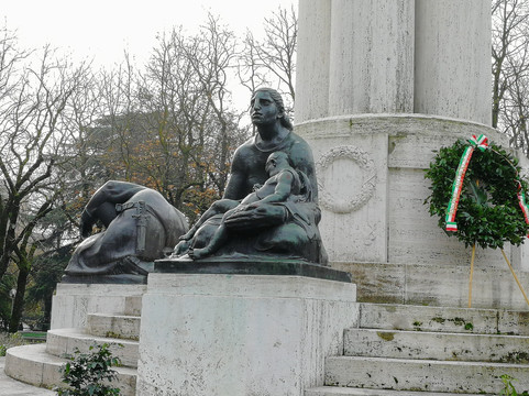 Monumento ai Caduti in Guerra-摩德纳必去景点