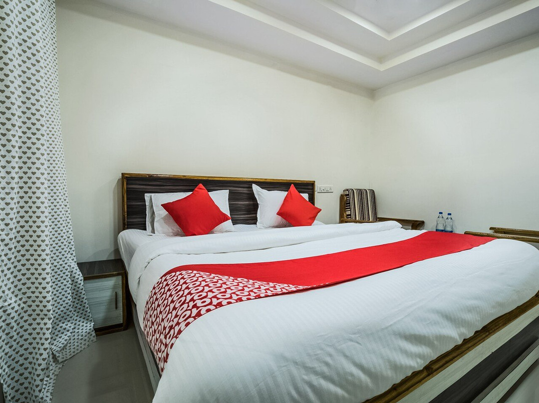 OYO Hotel Crystal主图