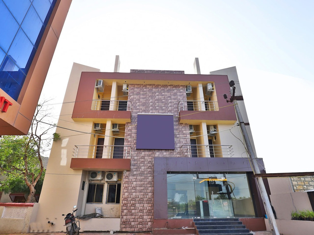 Hotel Daksh & Resorts主图