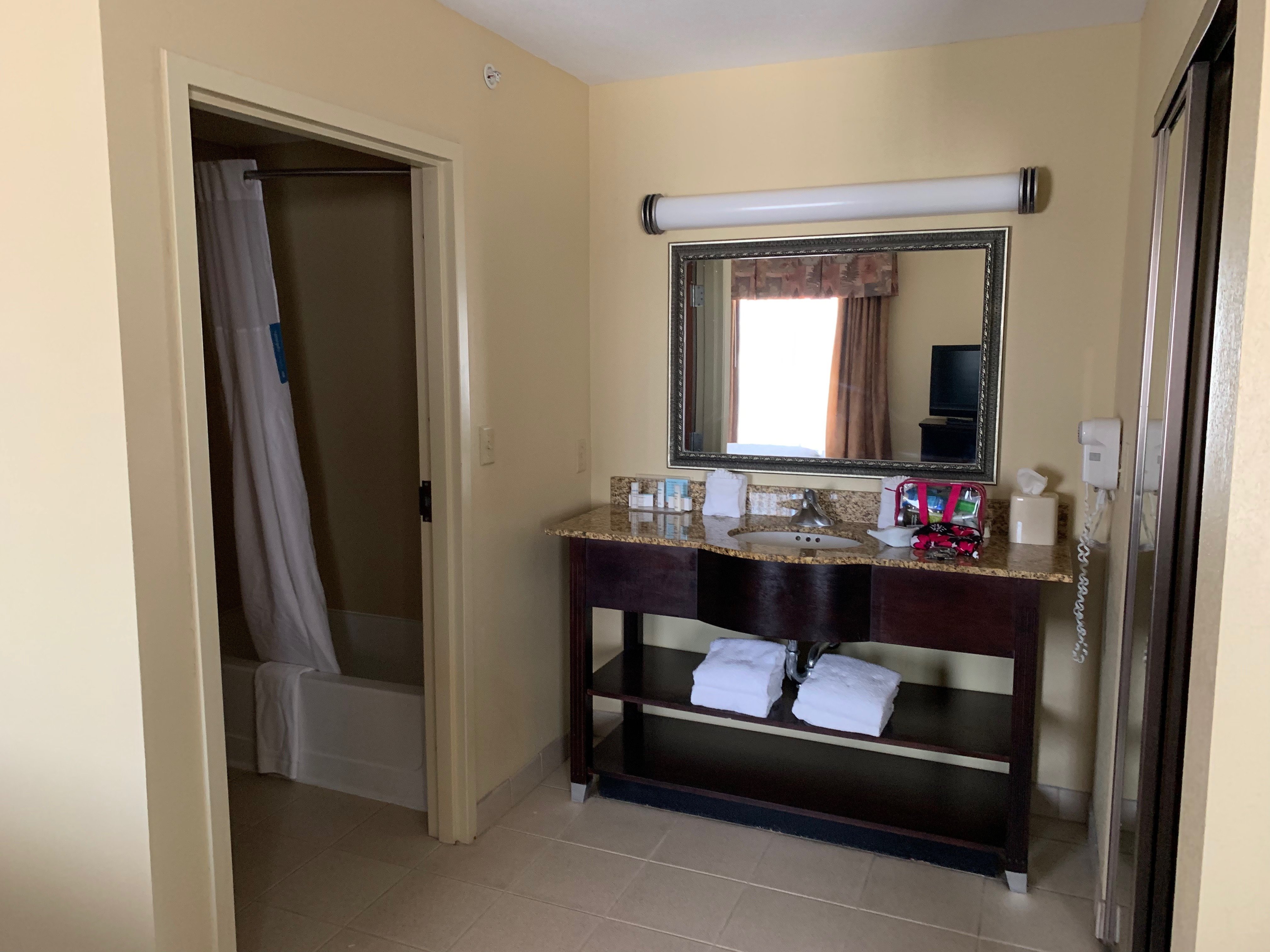 Hampton Inn & Suites Lawton-浴室