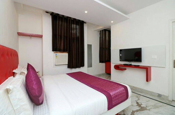 OYO 9821 Leo Click International主图