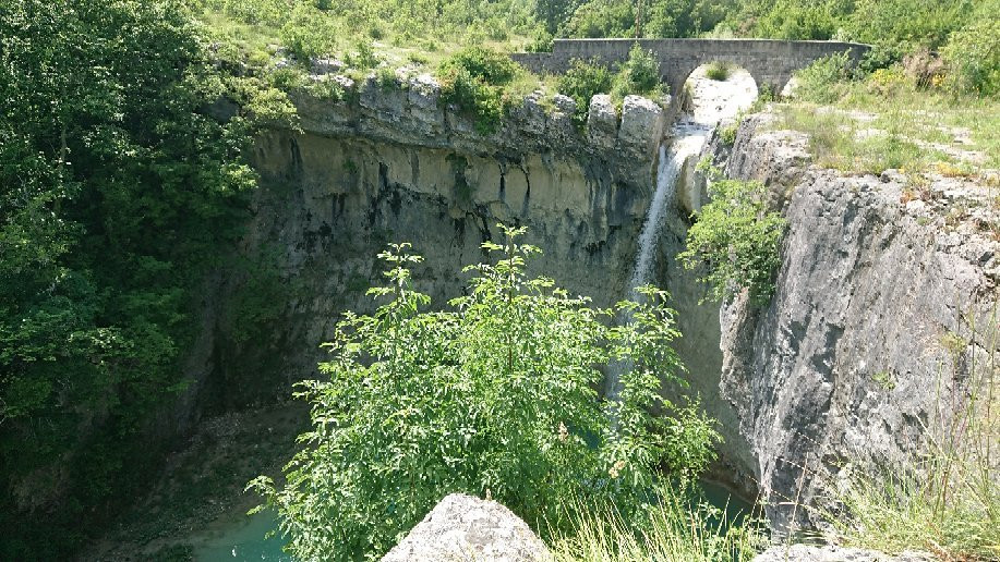 Sopot Waterfall景点图片