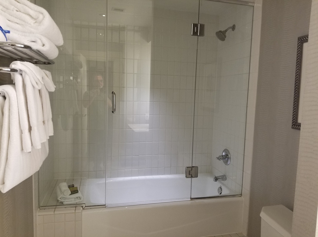 The Ashton Hotel主图