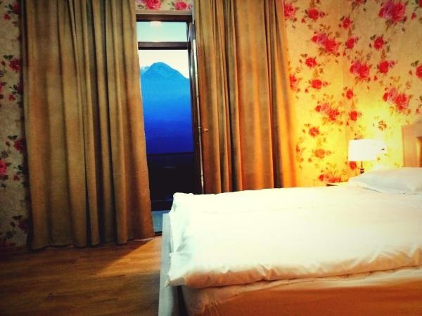 North Kazbegi主图
