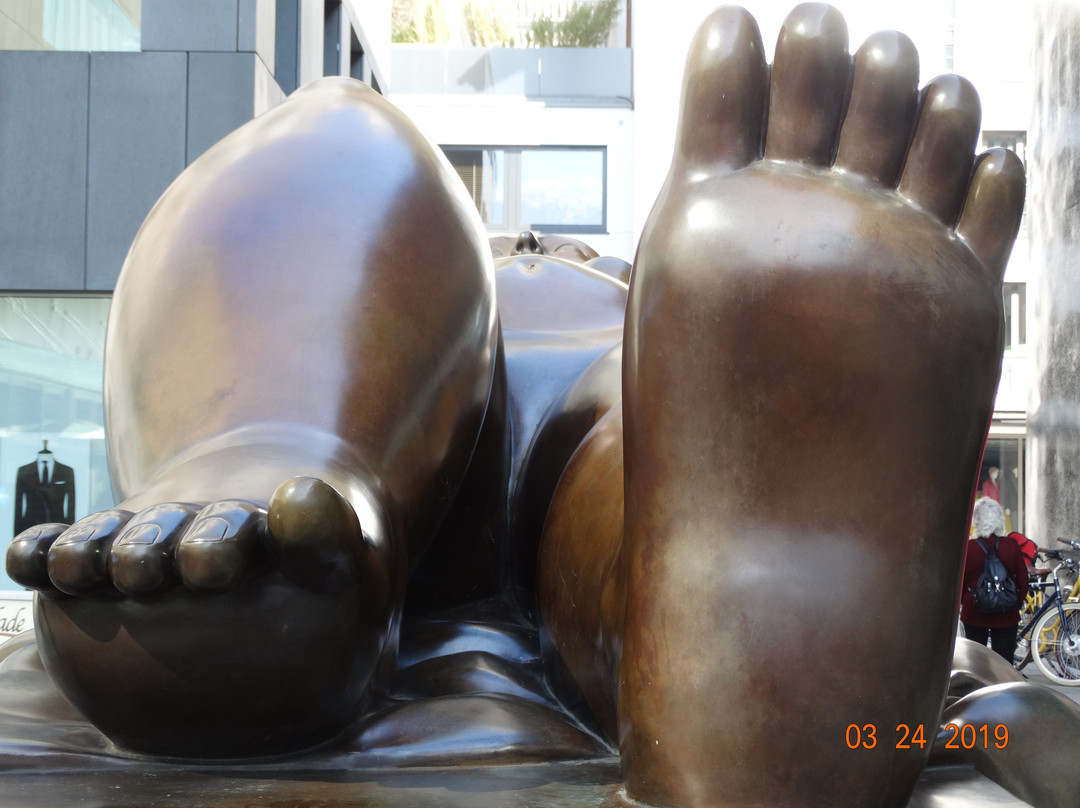 Reclining Woman von Fernando Botero景点图片