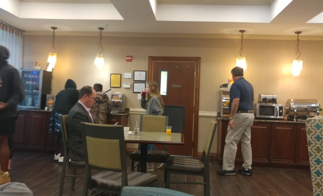 Woodway Waco South Inn & Suites主图