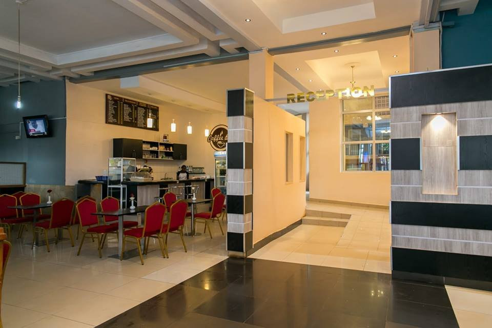 The Coconut Grill Hotel主图