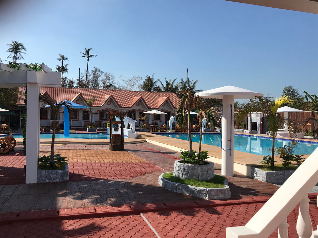 Cris Del Mar Resort