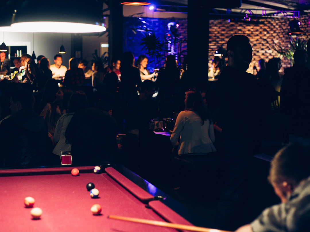 Rock'n Play Lounge Bar