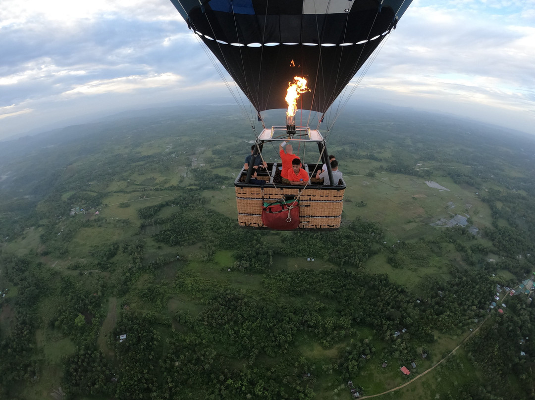 Sky's the Limit Hot Air Balloon Rides景点图片