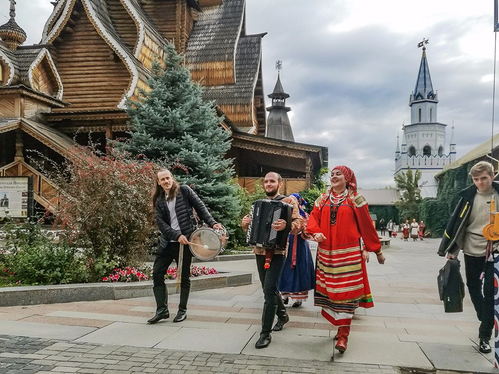 伊兹麦洛娃三角洲酒店主图