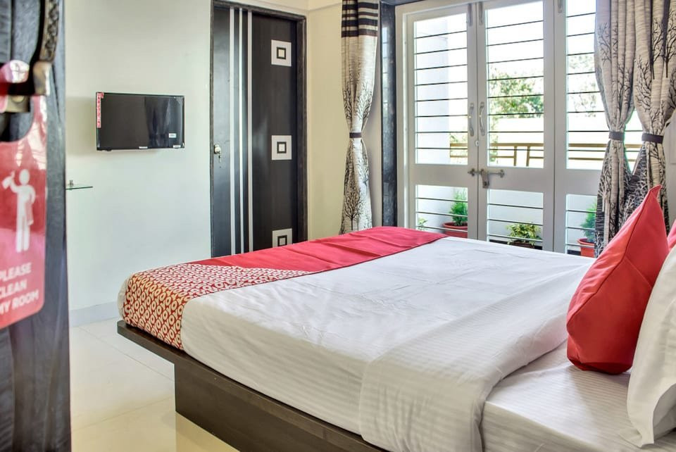 OYO 12042 Green Olives Apartments主图