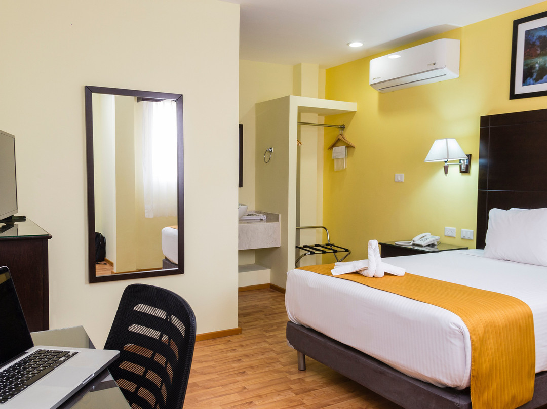 Hotel Madan Cardenas主图