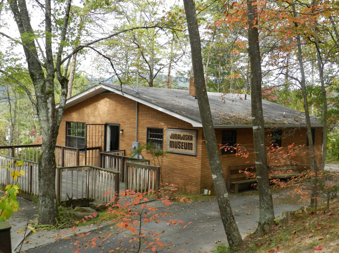 Junaluska Memorial and Medicine Trail-罗宾斯维尔必去景点