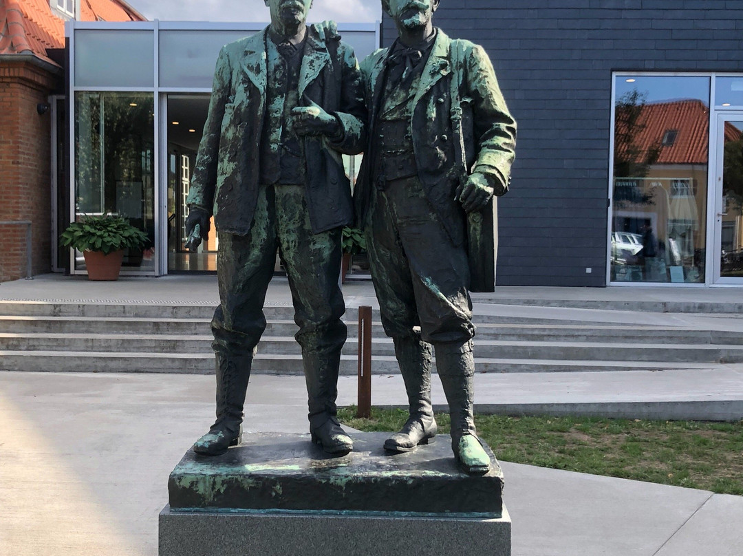 Michael Ancher and P. S. Krøyer statue景点图片