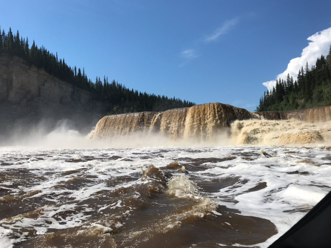 2 Seasons Adventures-Hay River必去景点