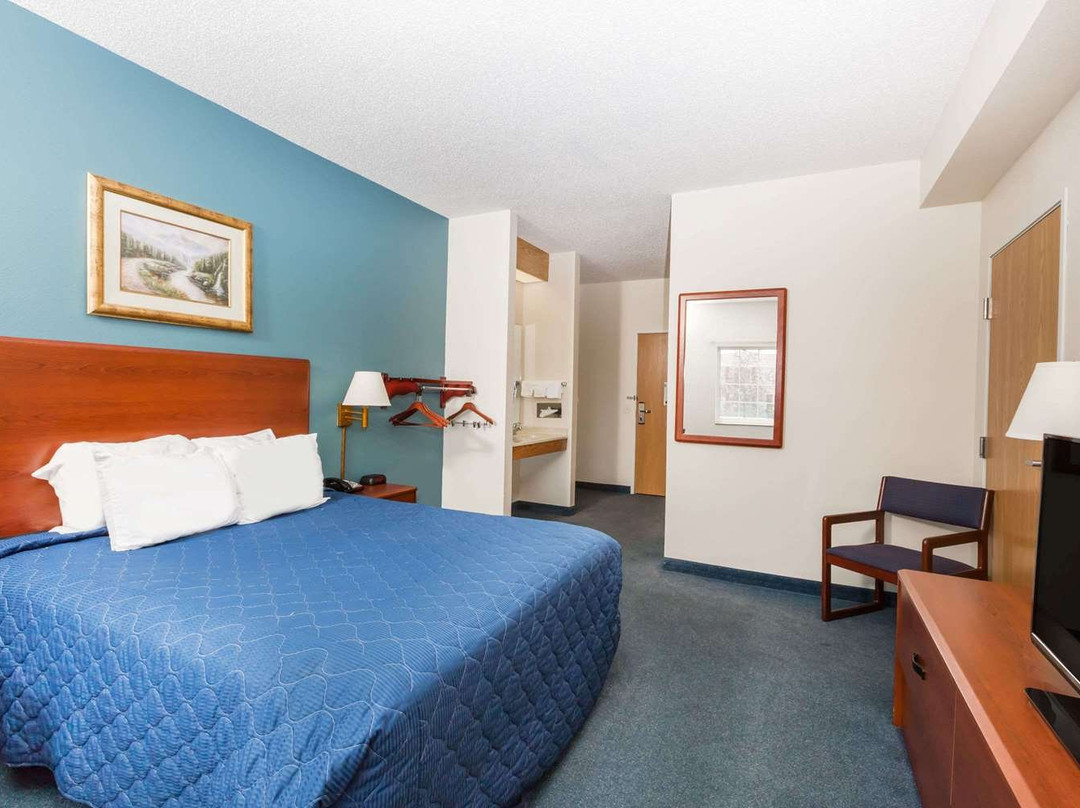 Reston Inn & Suites主图