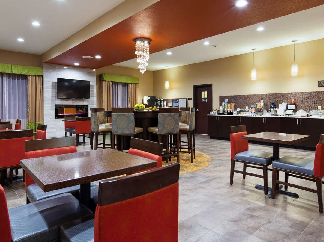 Best Western Plus Fairview Inn & Suites主图