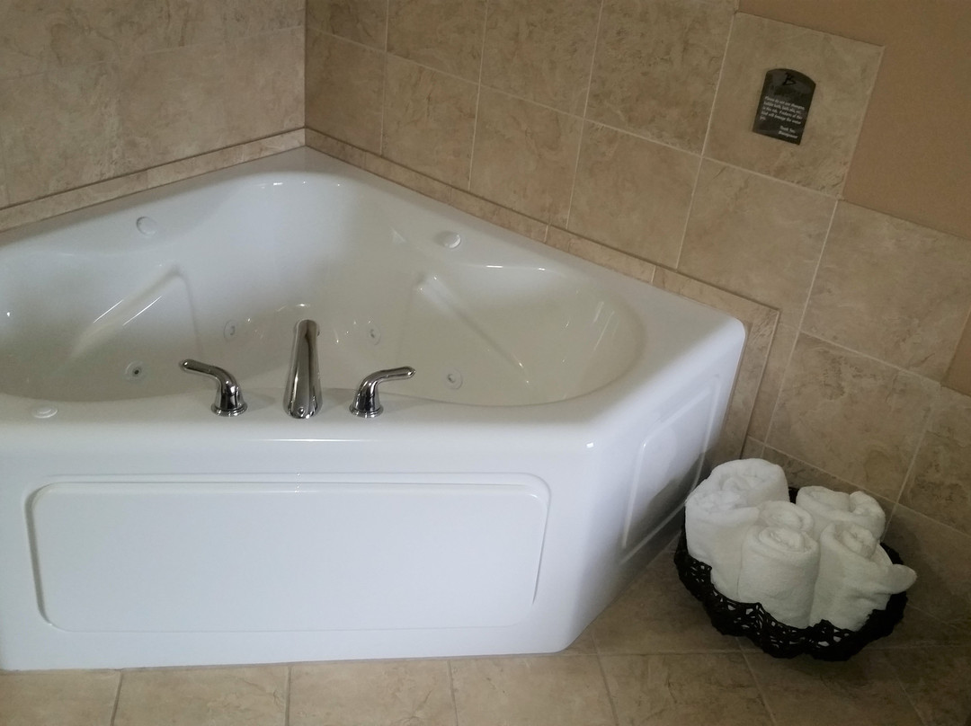 Rock Island Inn & Suites主图