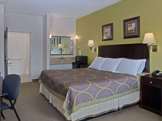 Super 8 by Wyndham Rosenberg TX主图