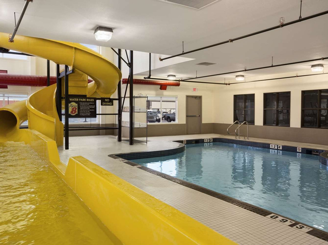 Super 8 by Wyndham Lloydminster主图