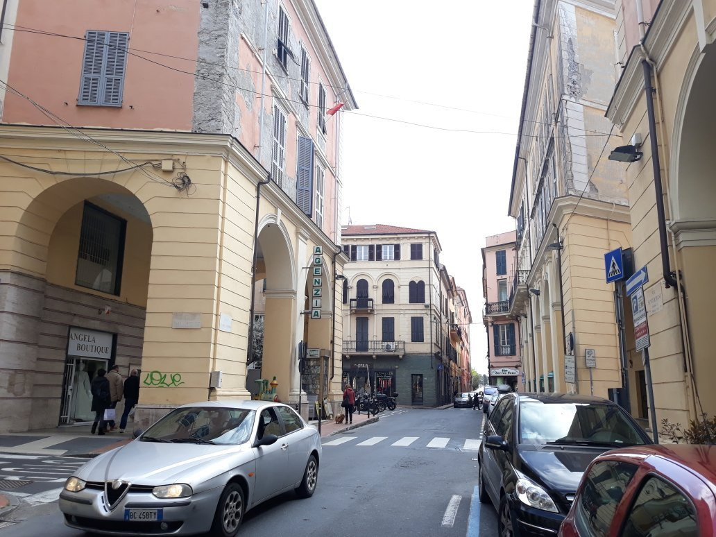 Porticato di Via Bonfante - Oneglia-因佩里亚必去景点
