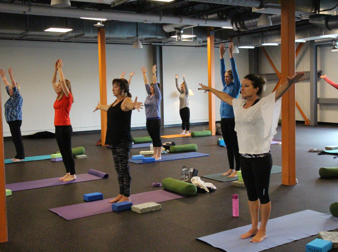 Spray Lake Sawmills Family Sports Centre-科克伦必去景点