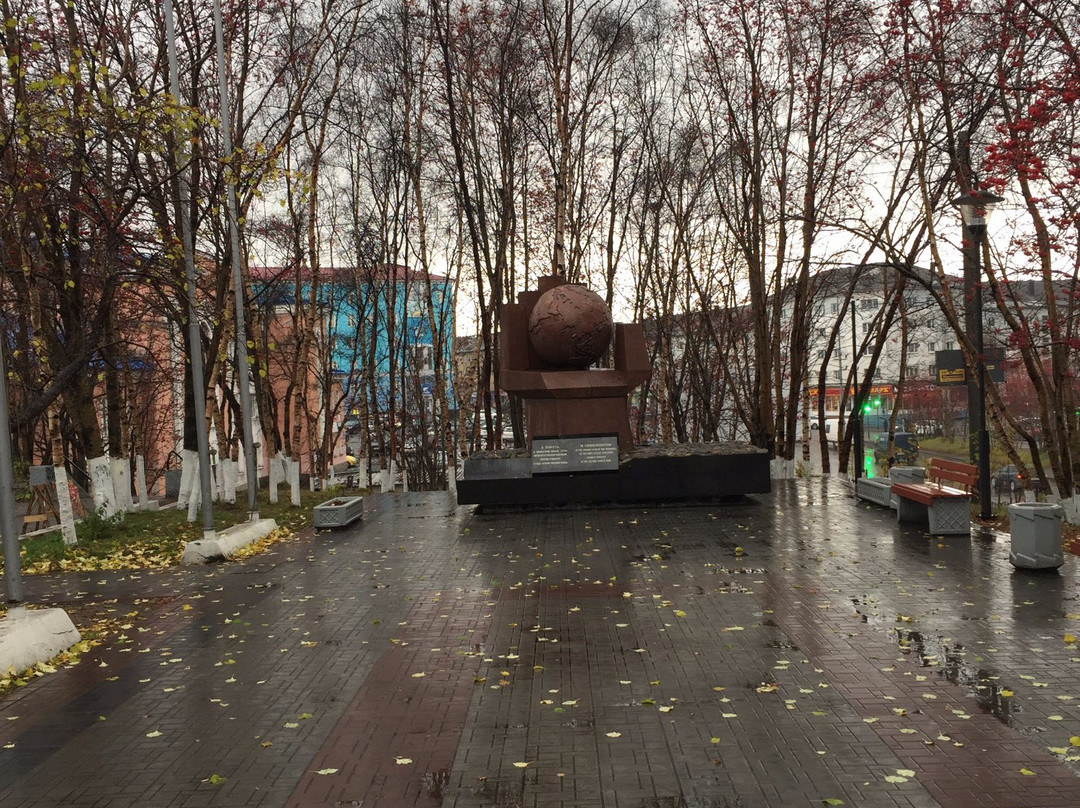 Monument to Anti-Hitler Coalition-摩尔曼斯克必去景点